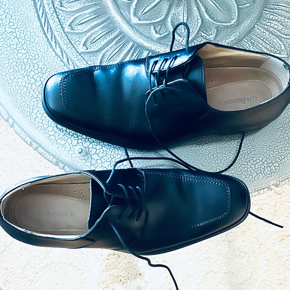 G.H. Bass & Co. Black Leather Oxfords - Picture 2 of 6